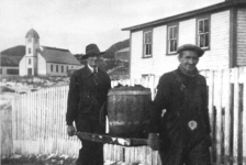 017: l-r J V McCarthy and Mike Reddy, carrying a barrel of coal. [courtesy of Mollie McCarthy]
&amp;nbsp;